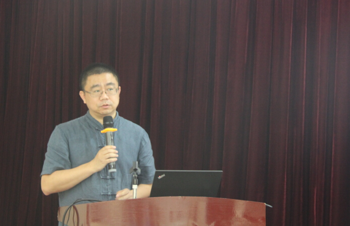 国家新闻出版广电总局数字出版司科技与标准处处长冯宏声发表讲话